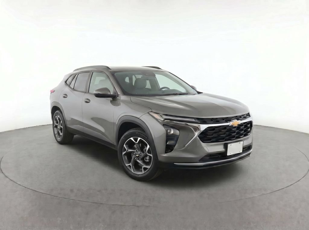 Used 2026 Chevrolet Trax LT FWD image 2