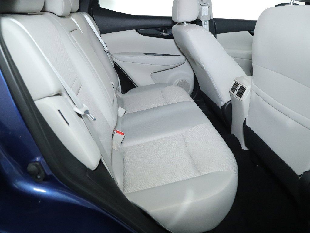 Certified 2022 Nissan Rogue Sport SV image 33