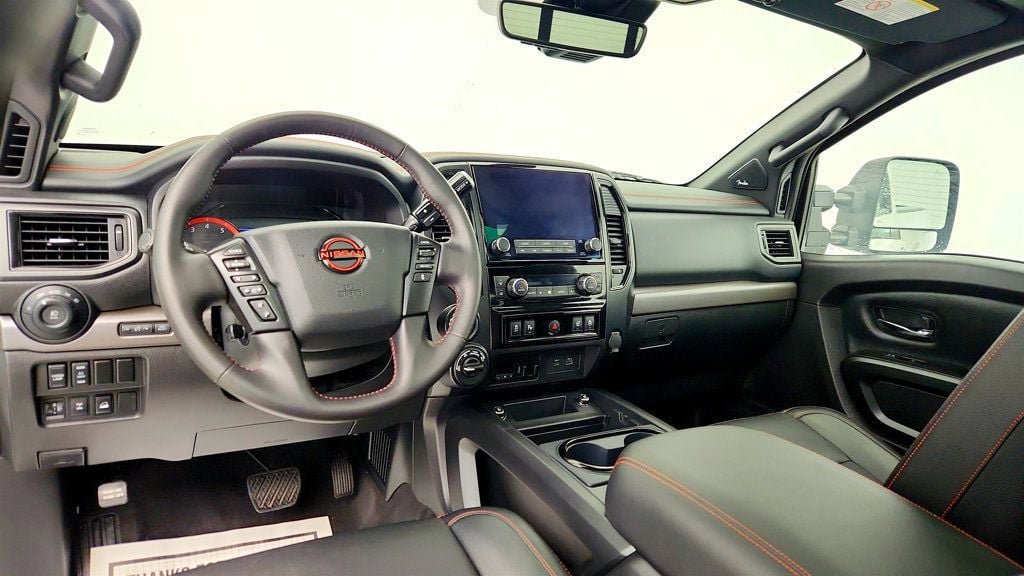 Used 2024 Nissan Titan PRO-4X w/ Pro-4x Convenience Package AWD/4WD image 12