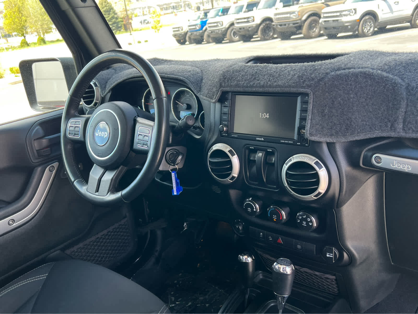 Used 2018 Jeep Wrangler Sahara w/ Connectivity Group image 20