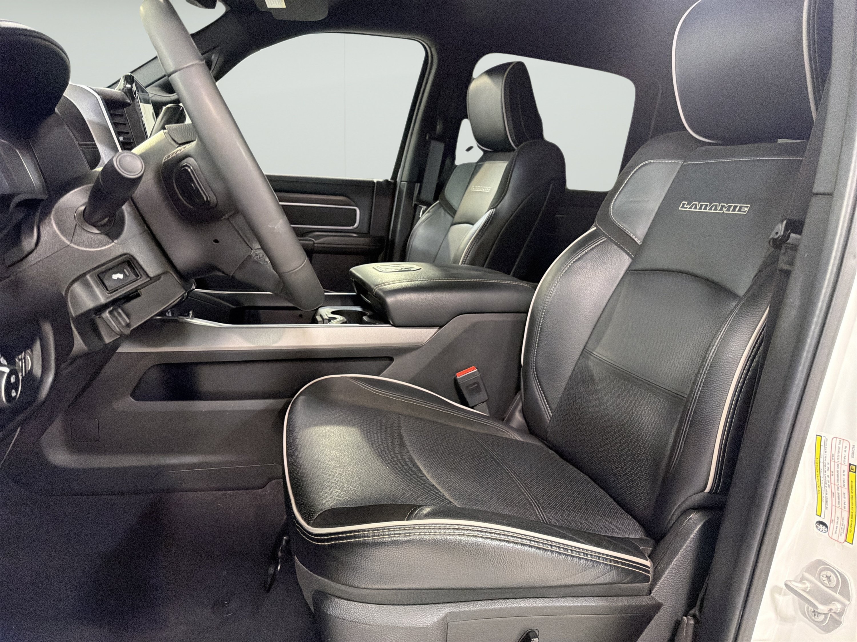Used 2025 RAM 2500 Laramie AWD/4WD image 9