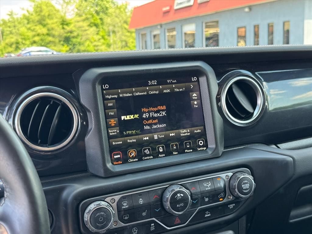 Used 2023 Jeep Wrangler Unlimited Sahara AWD/4WD image 26