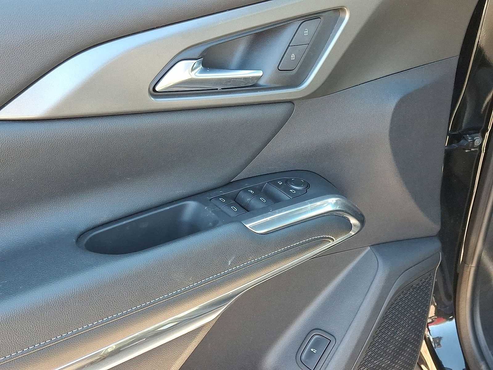 Used 2025 Chevrolet Traverse LT image 28