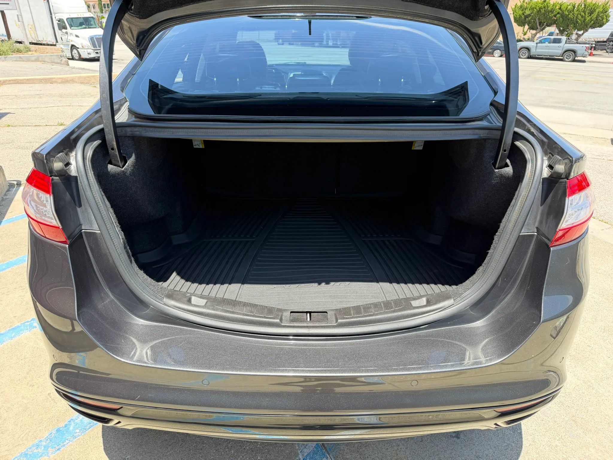 Used 2015 Ford Fusion Titanium FWD image 25
