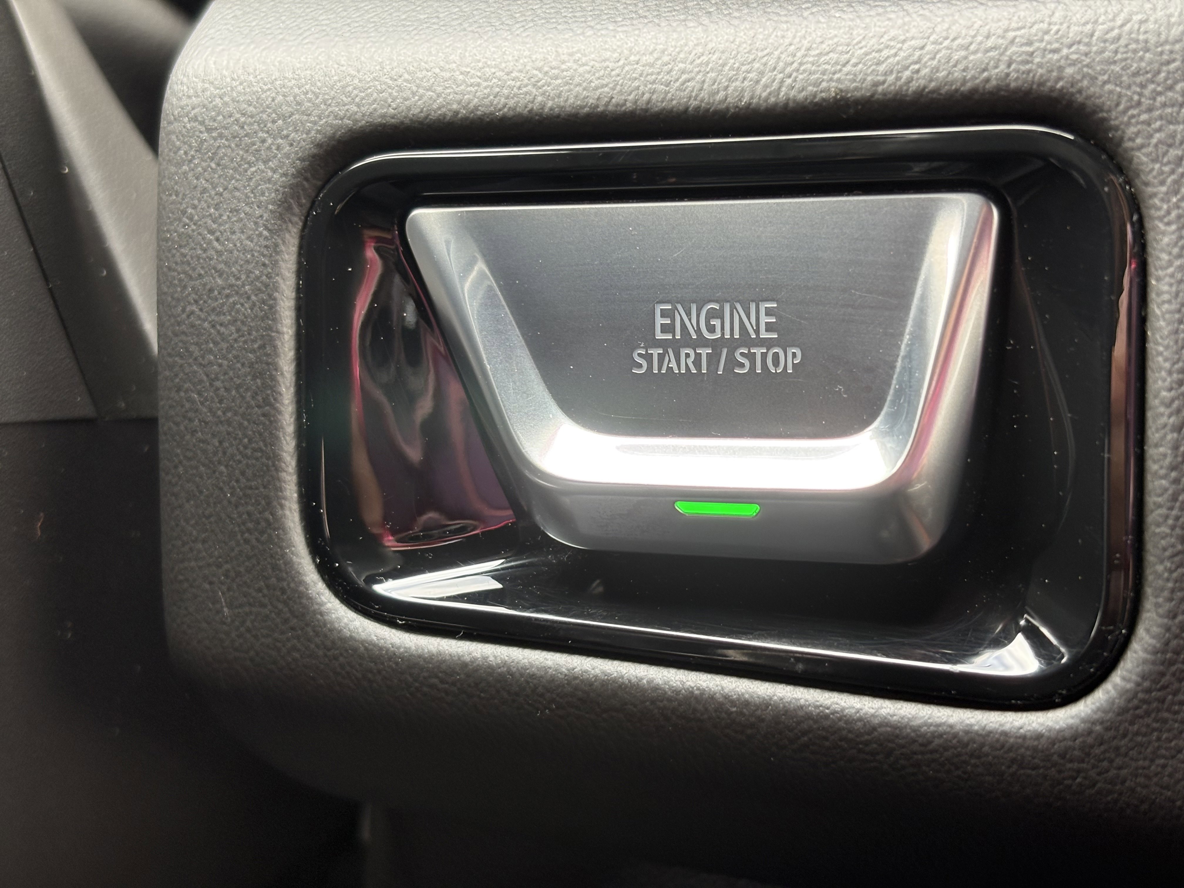 Used 2025 GMC Yukon XL Denali AWD/4WD image 26