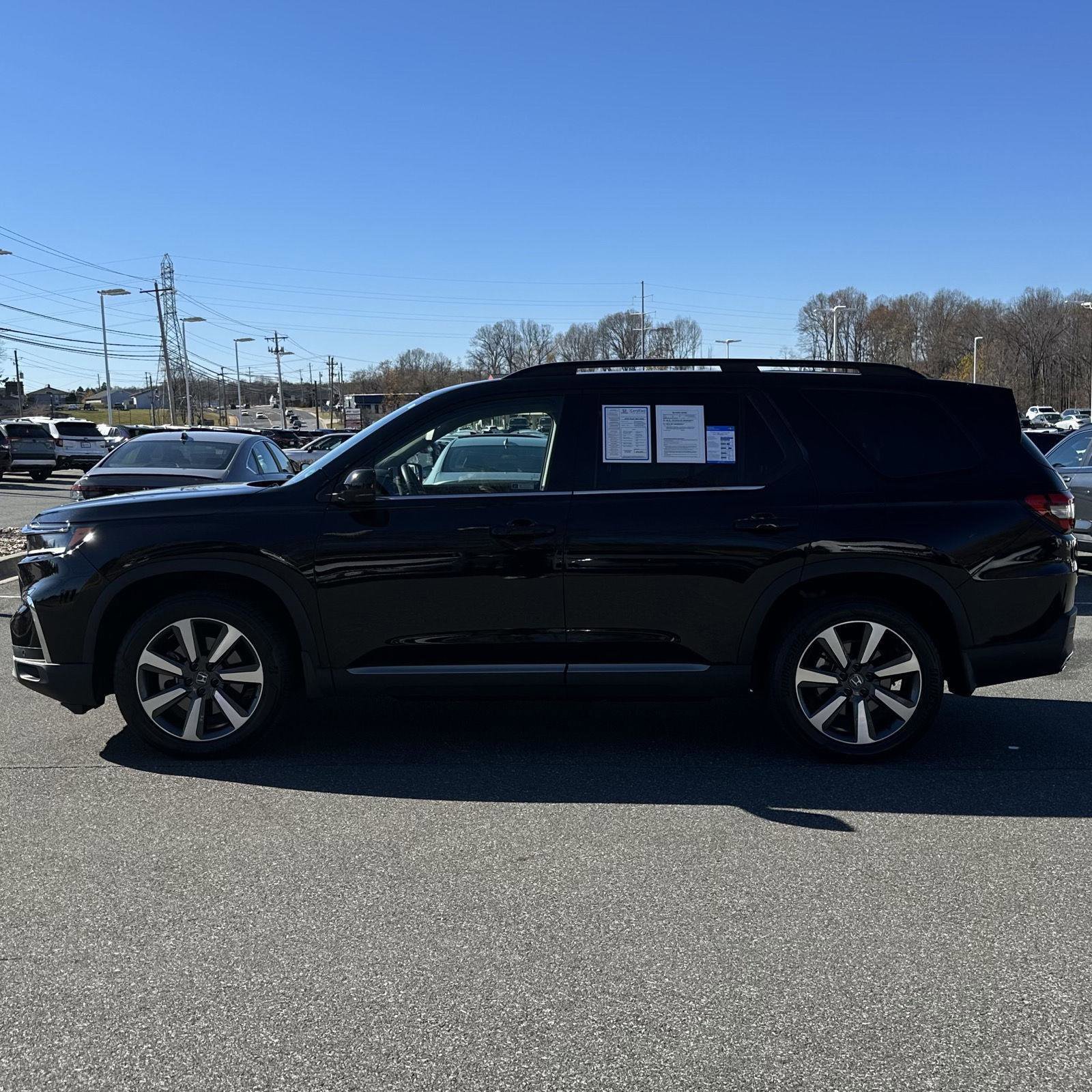Certified 2025 Honda Pilot Touring image 2