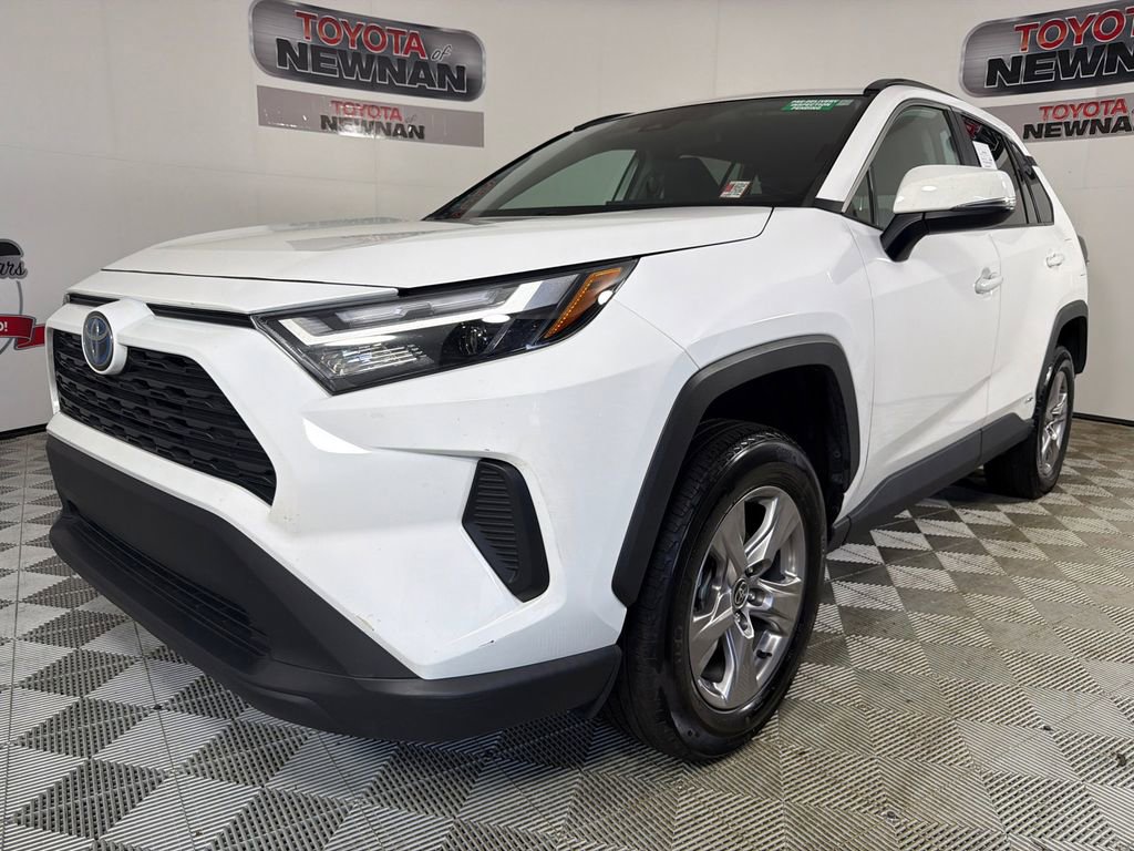 Used 2022 Toyota RAV4 XLE AWD/4WD image 7