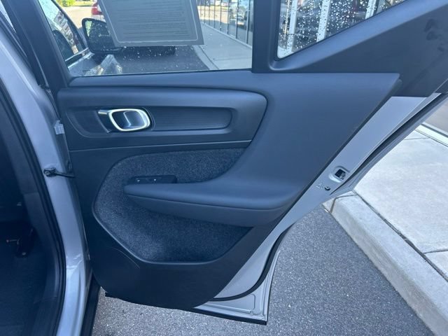 Certified 2025 Volvo XC40 B5 Plus AWD/4WD image 12