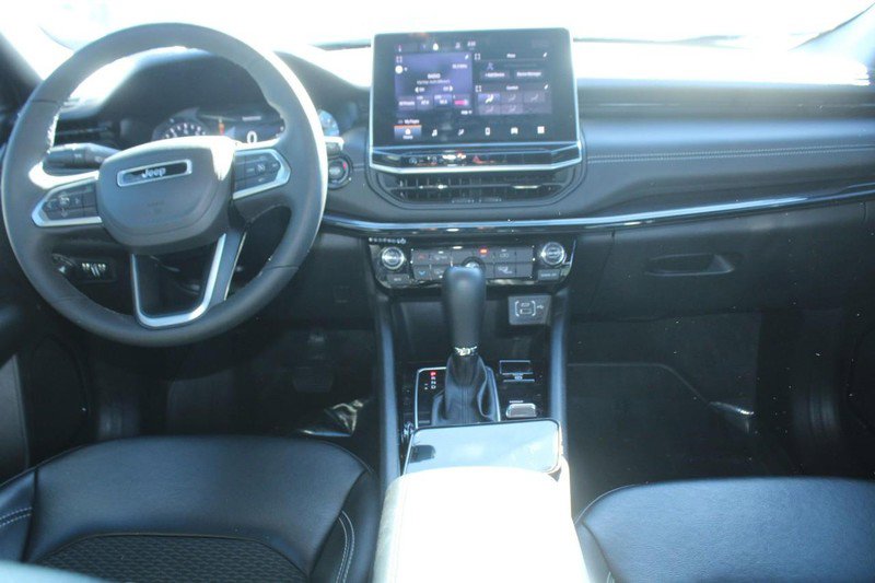 Used 2023 Jeep Compass Latitude image 14