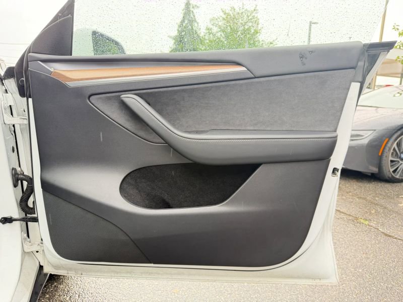 Used 2023 Tesla Model Y Long Range AWD/4WD image 27