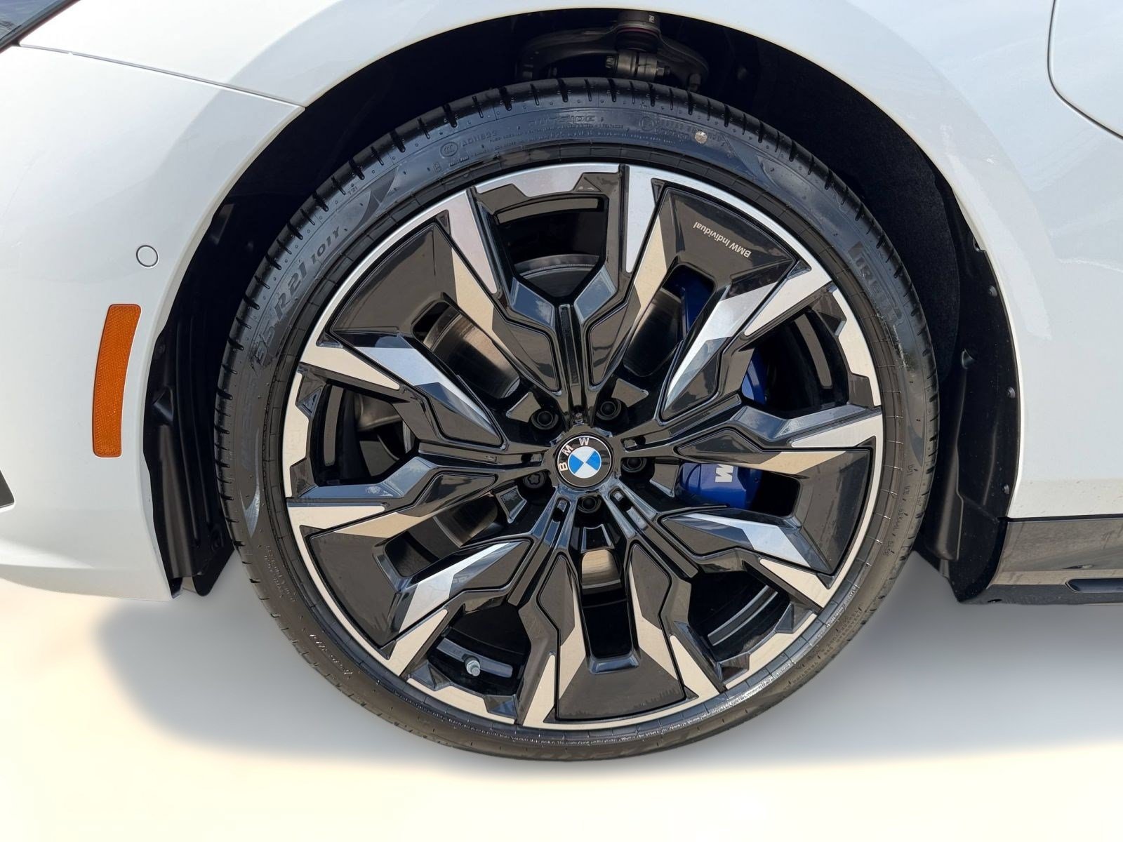 New 2027 BMW 550e xDrive AWD/4WD image 12