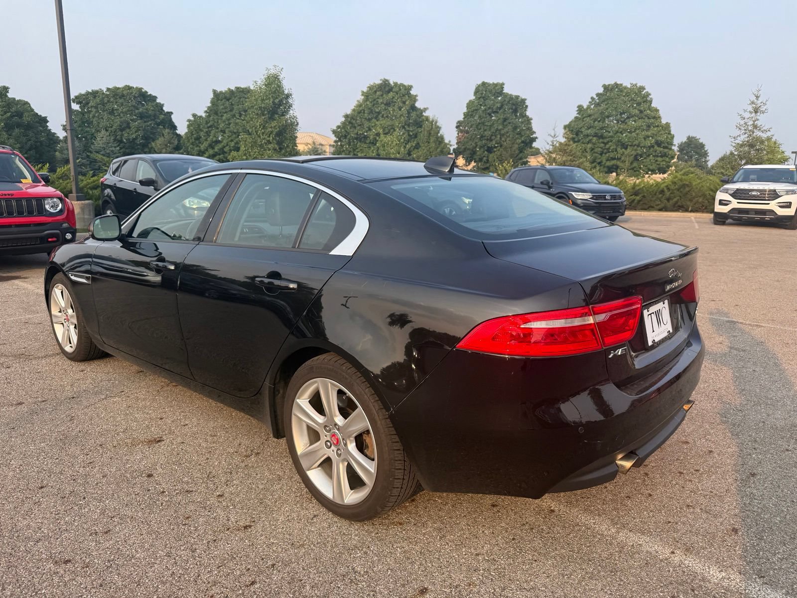 Used 2018 Jaguar XE Premium AWD/4WD image 7