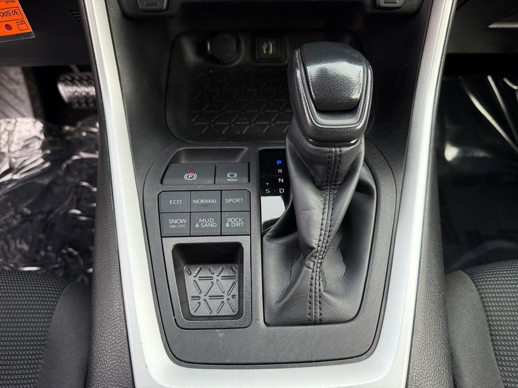 Used 2023 Toyota RAV4 LE image 19