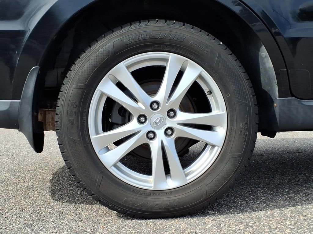 Used 2011 Hyundai Santa Fe SE image 9
