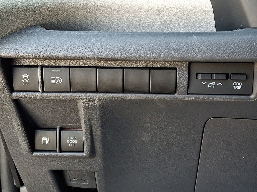 Used 2021 Toyota Sienna XLE image 27