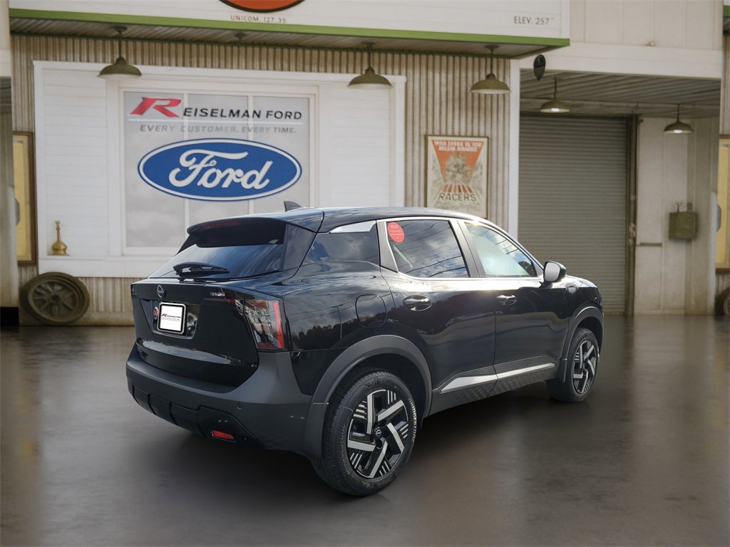 Used 2025 Nissan Kicks SV image 4