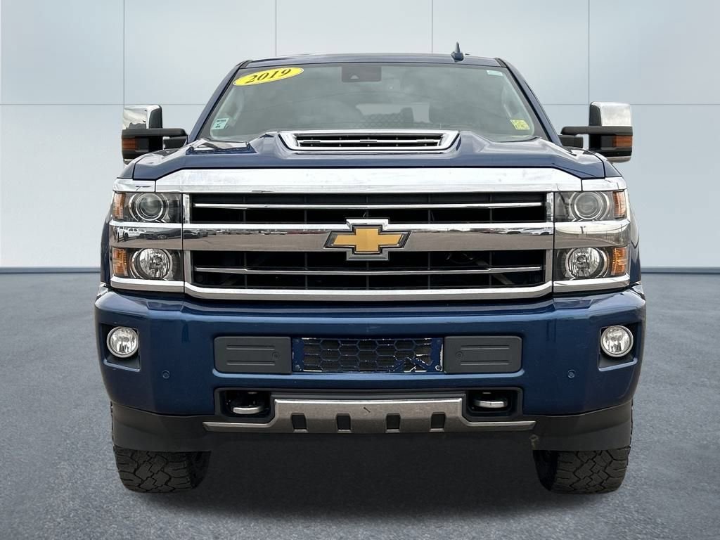 Used 2019 Chevrolet Silverado 2500 High Country w/ Duramax Plus Package image 3