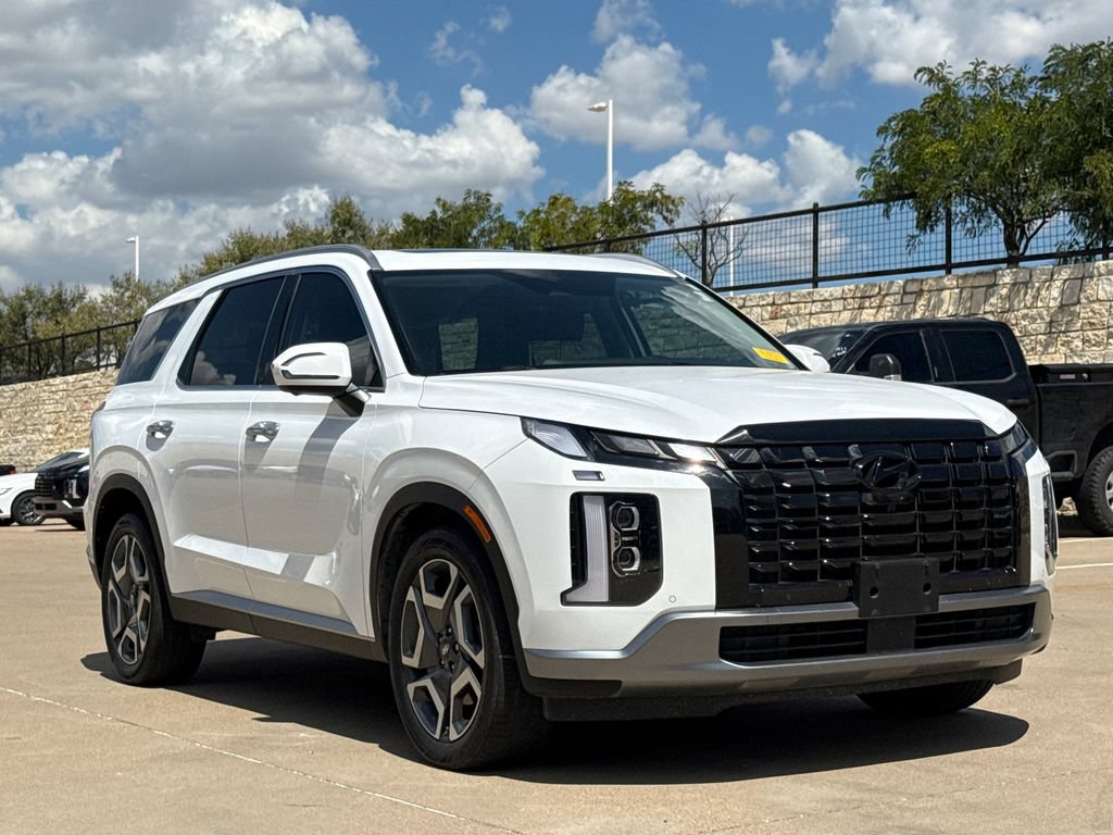 Used 2024 Hyundai Palisade SEL w/ Premium Package FWD image 3