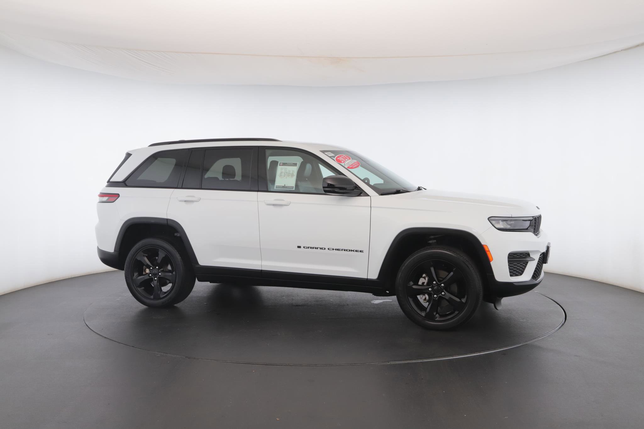 Used 2023 Jeep Grand Cherokee Altitude image 33