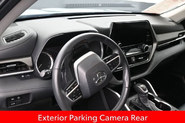 Used 2024 Toyota Highlander XLE AWD/4WD image 13