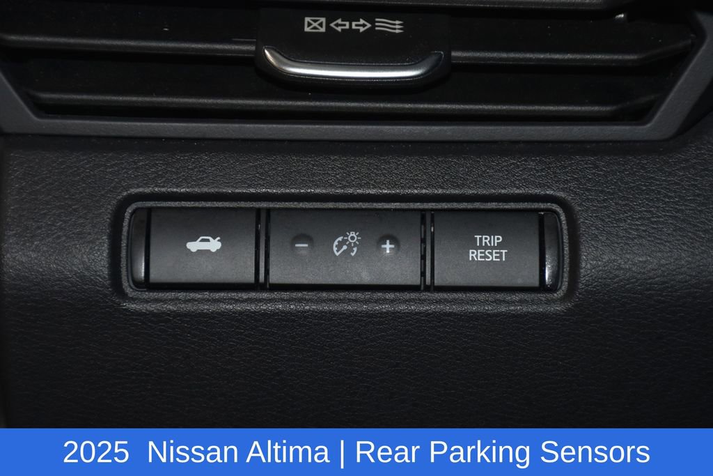 Used 2025 Nissan Altima 2.5 SV image 9