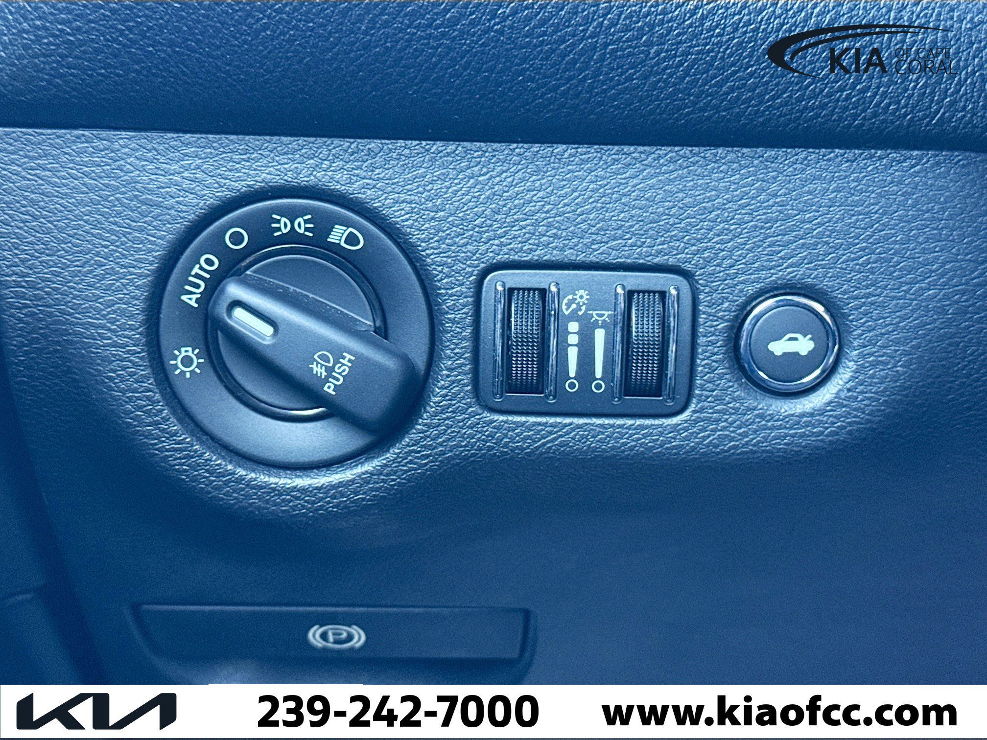 Used 2015 Dodge Challenger R/T Scat Pack w/ Leather Interior Group image 30