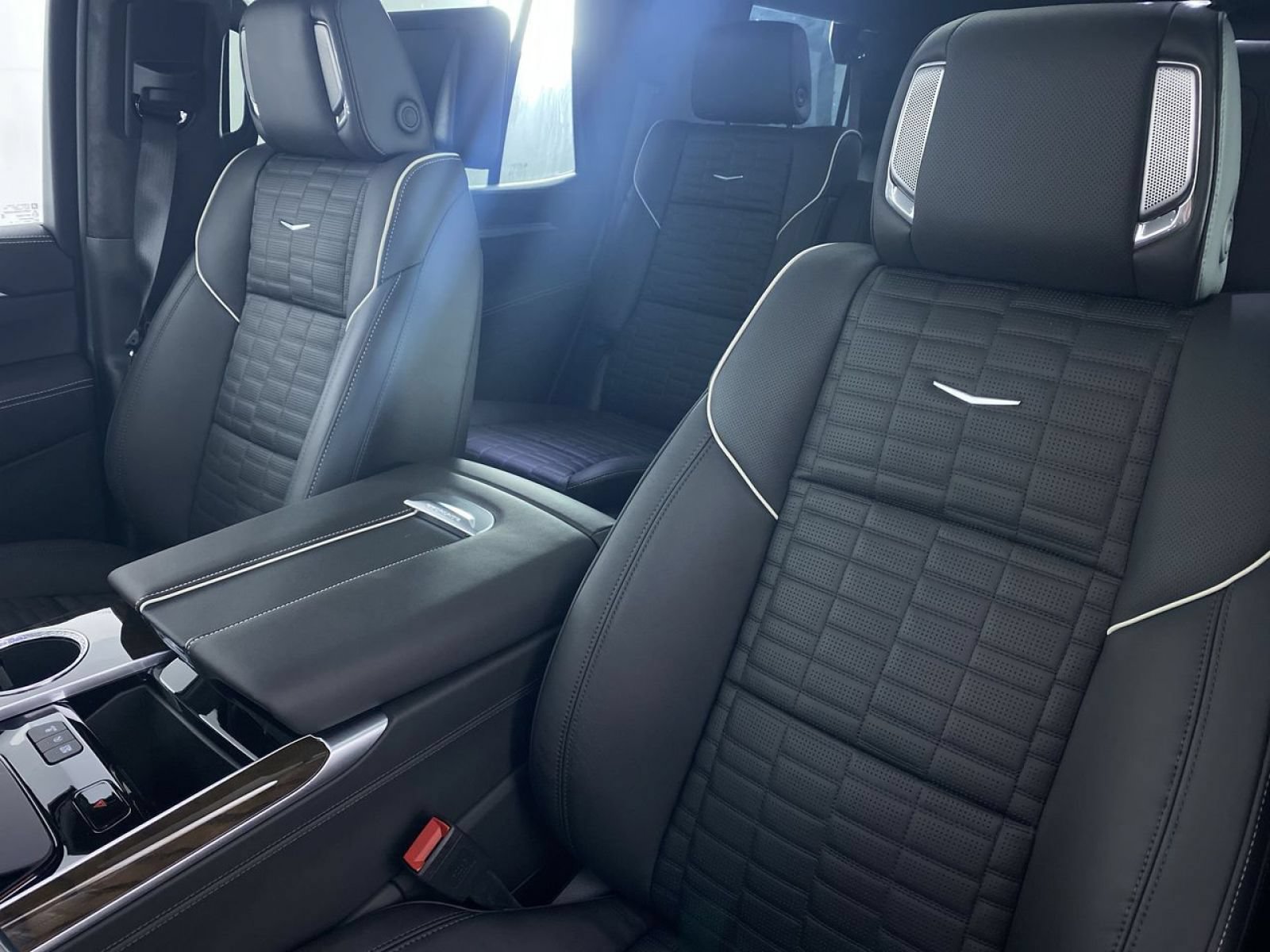 New 2026 Cadillac Escalade Platinum Sport w/ LPO, ONYX Package AWD/4WD image 11