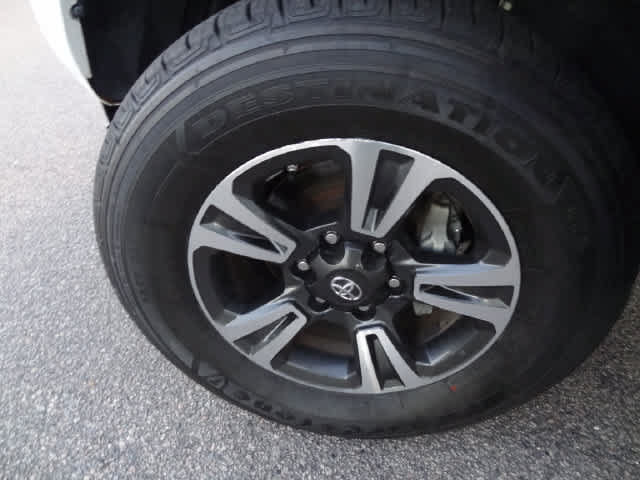 Used 2018 Toyota Tacoma TRD Sport AWD/4WD image 39