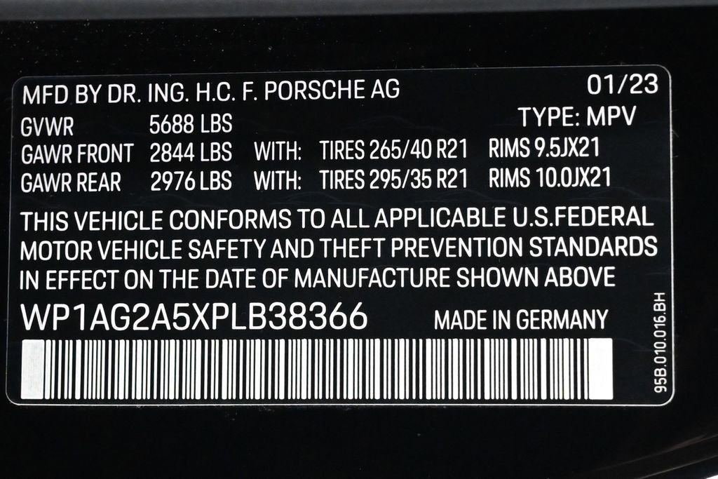 Certified 2023 Porsche Macan S AWD/4WD image 28