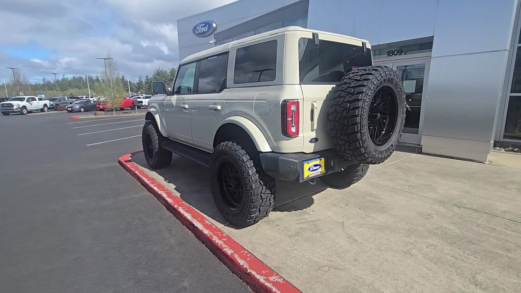 Used 2025 Ford Bronco Outer Banks image 2