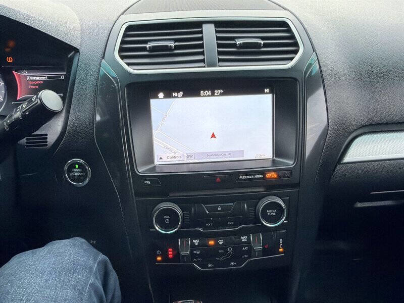 Used 2017 Ford Explorer XLT w/ Equipment Group 202A image 24