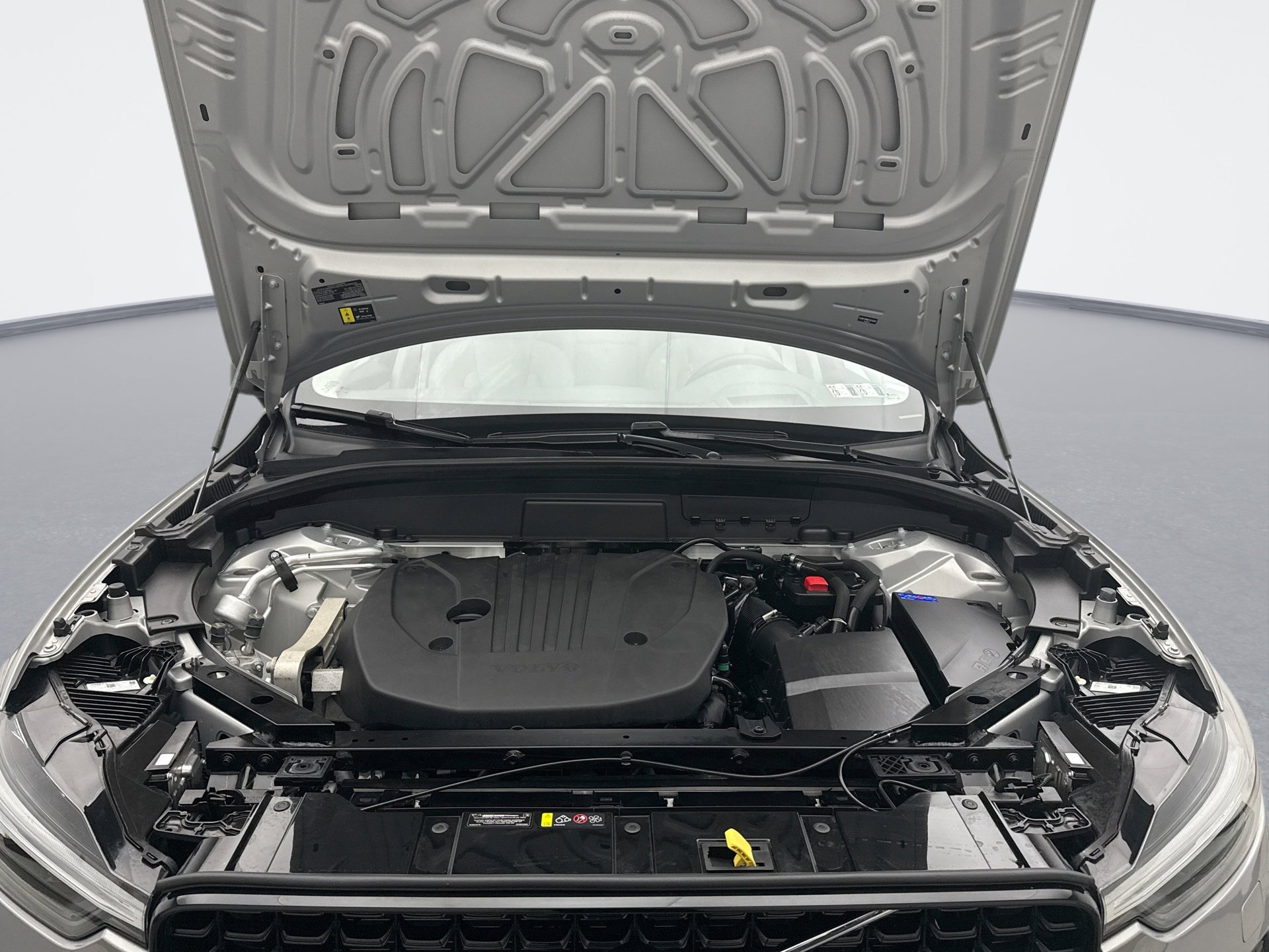 Used 2025 Volvo XC60 B5 Ultra w/ Climate Package image 27