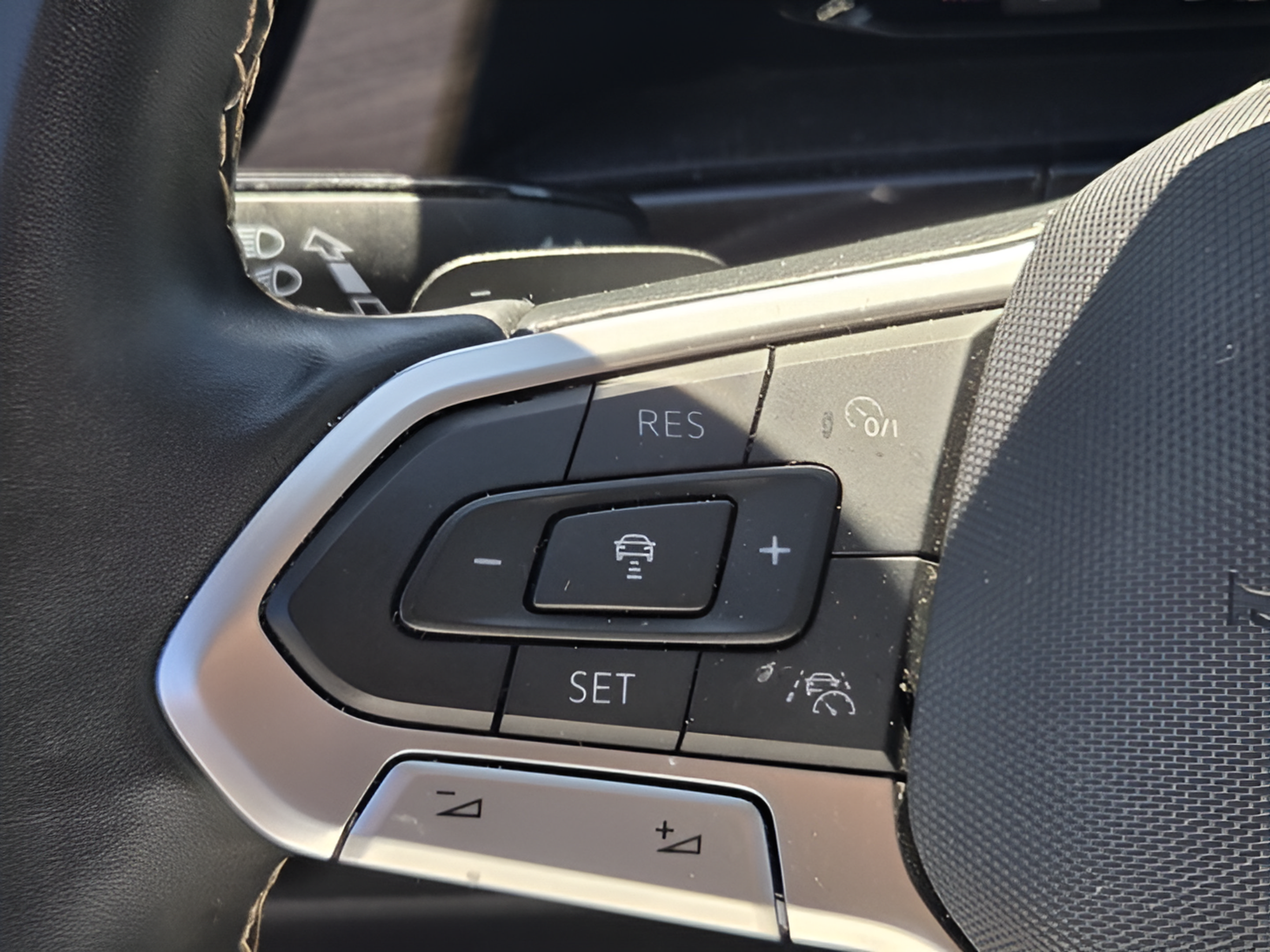 Used 2024 Volkswagen Atlas SE FWD image 20
