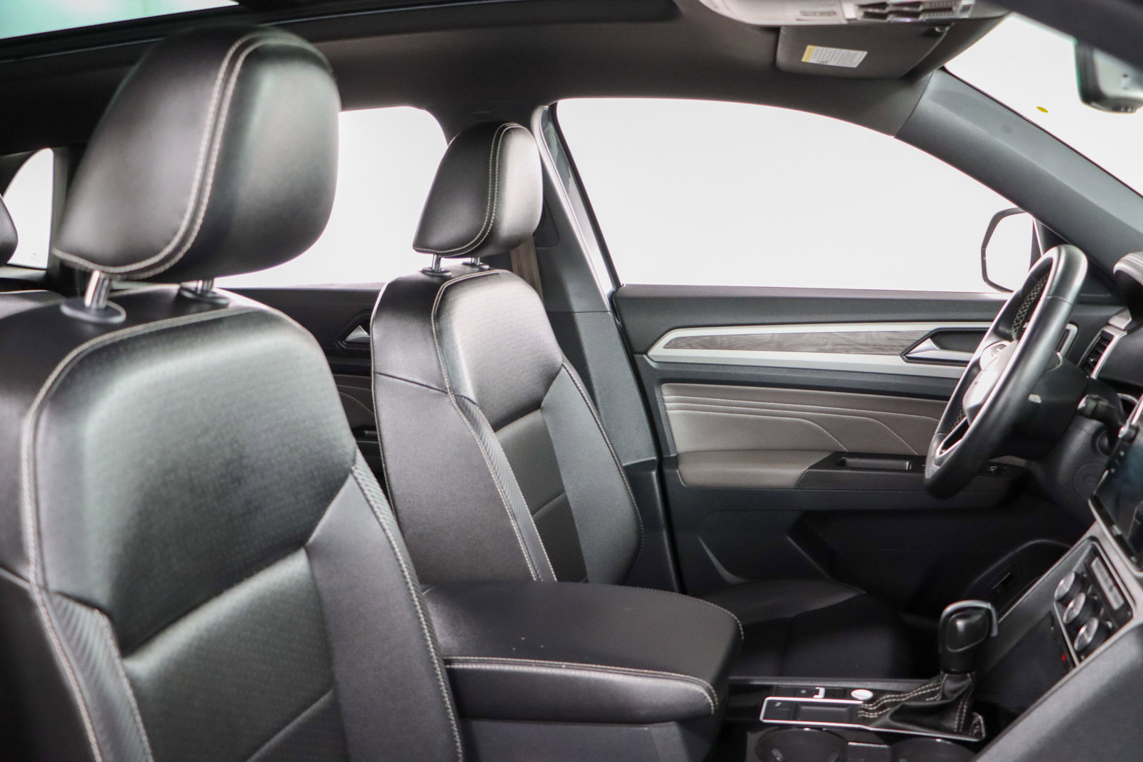 Used 2022 Volkswagen Atlas Cross Sport SE image 27