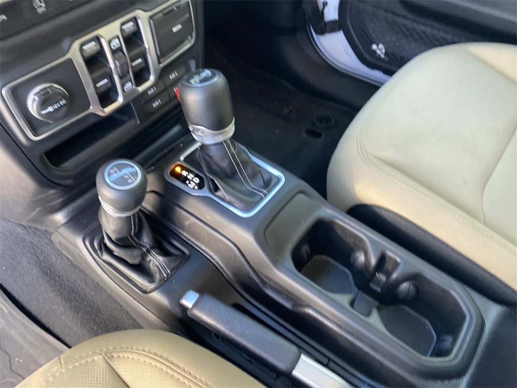 Used 2018 Jeep Wrangler Unlimited Sahara image 22