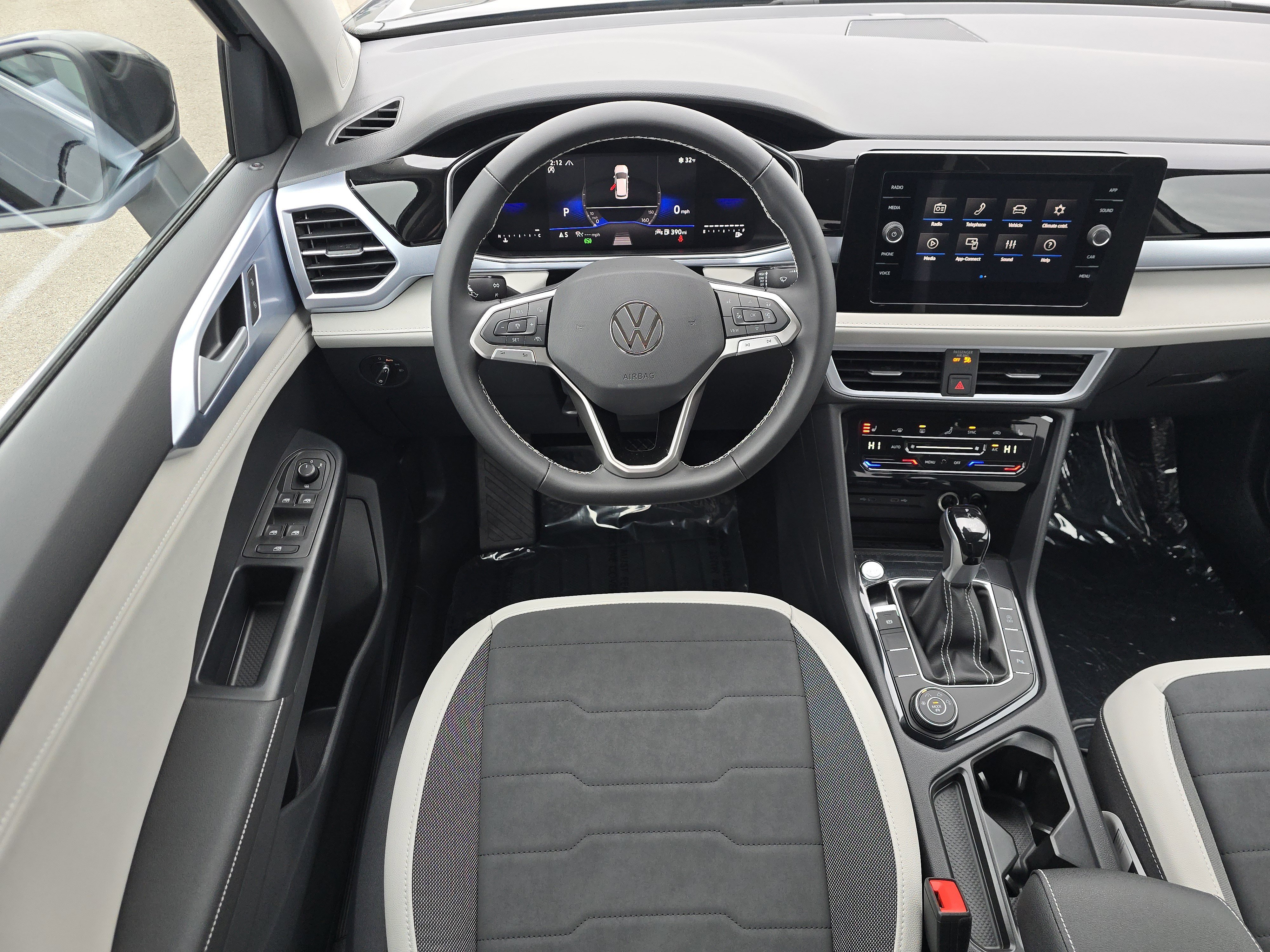 New 2026 Volkswagen Taos SE image 19