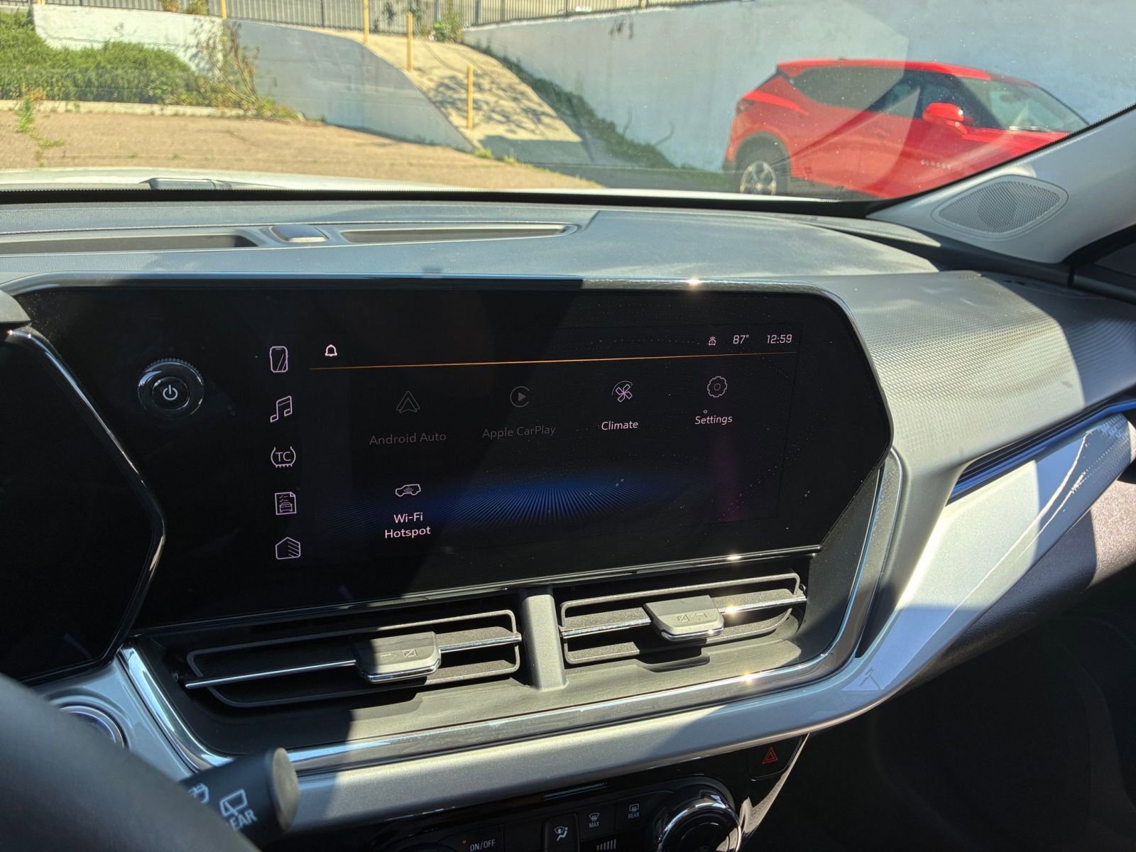 Used 2025 Chevrolet Trax LT FWD image 20