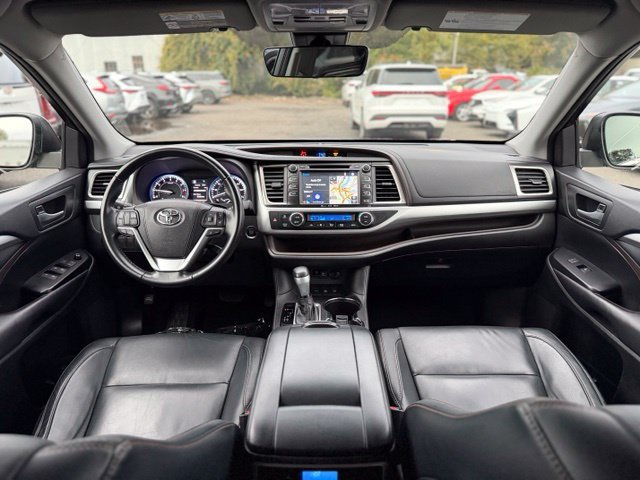 Used 2017 Toyota Highlander XLE AWD/4WD image 19