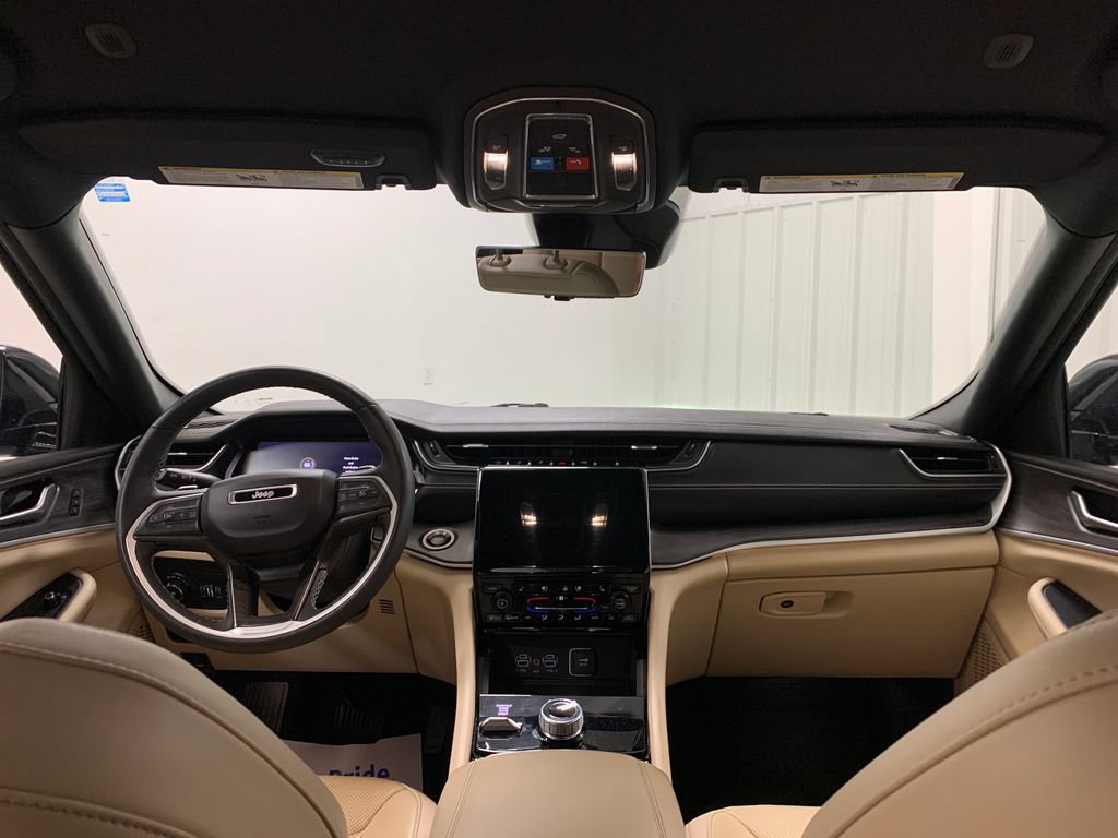 Used 2023 Jeep Grand Cherokee Limited w/ Luxury Tech Group II AWD/4WD image 22