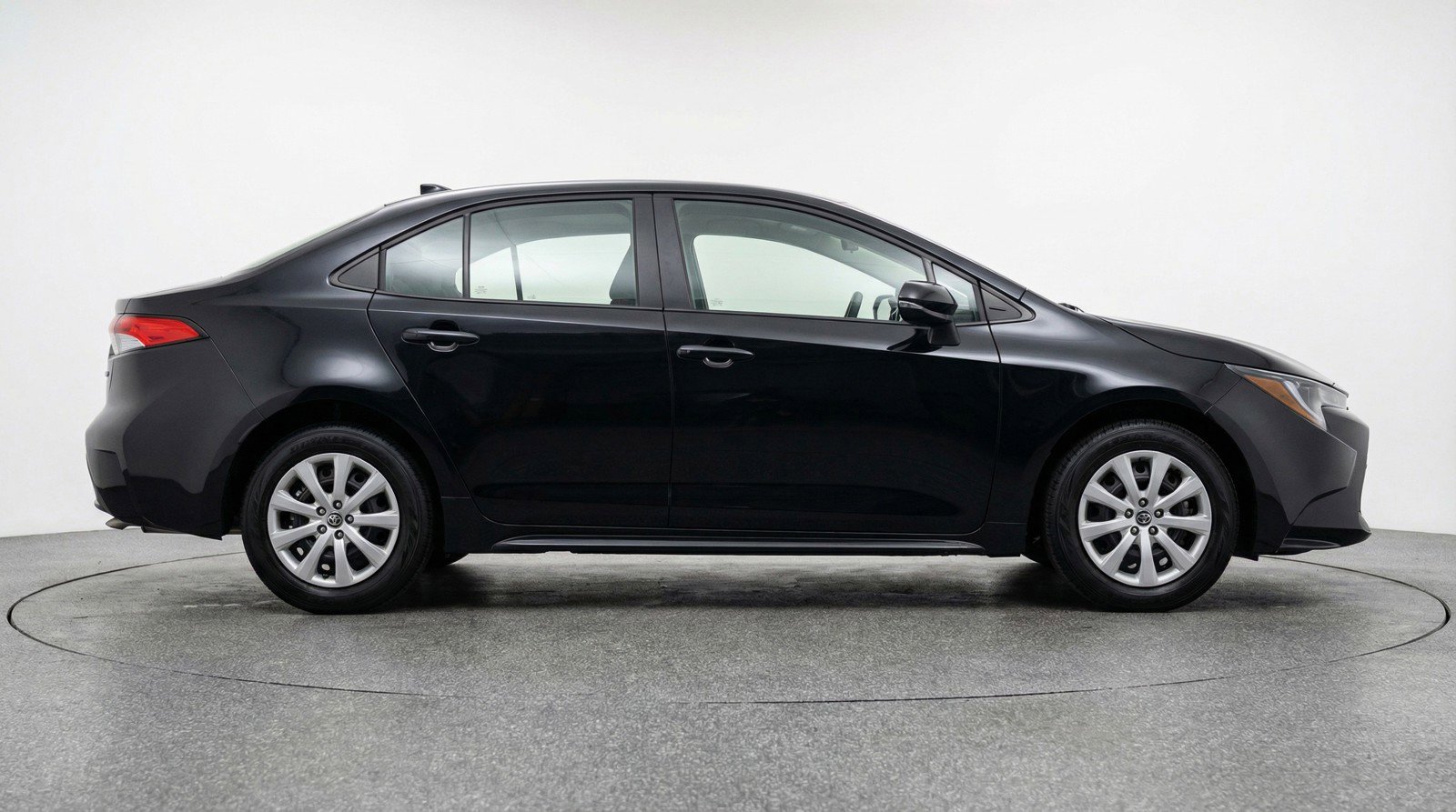 Used 2025 Toyota Corolla LE FWD image 11