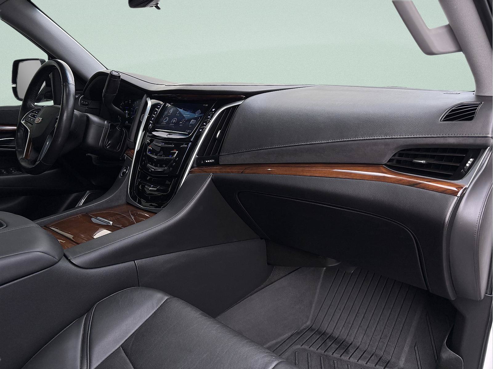 Used 2020 Cadillac Escalade Luxury AWD/4WD image 43