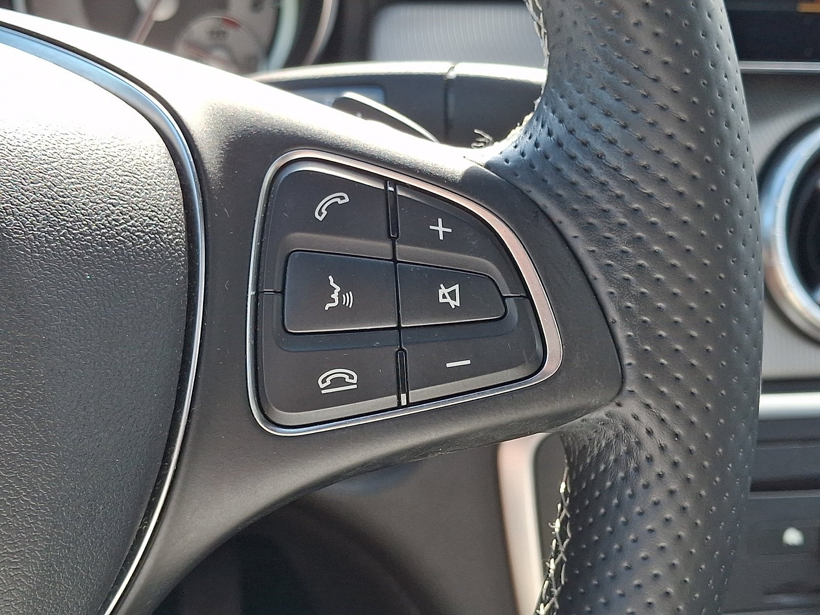 Used 2015 Mercedes-Benz CLA 250 image 27