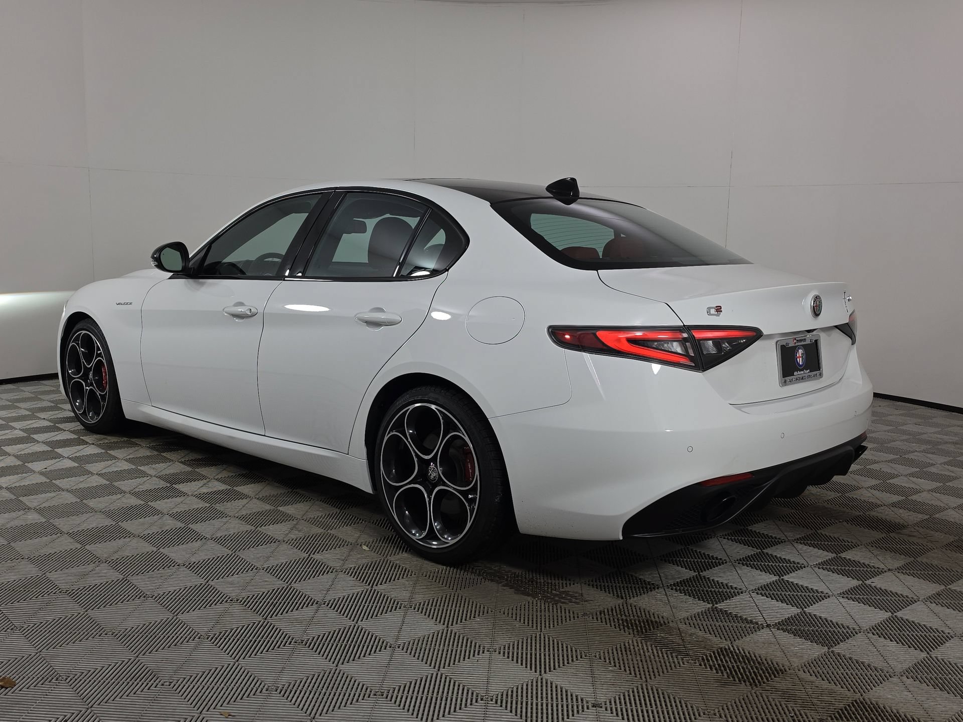 Used 2025 Alfa Romeo Giulia w/ Veloce Package Rwd image 5