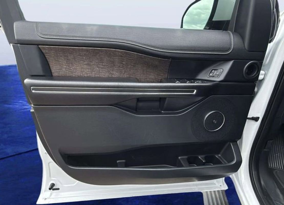 Used 2020 Ford Expedition Max Limited image 19
