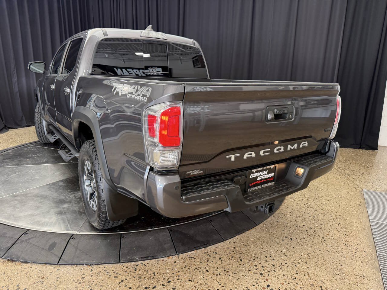 Used 2020 Toyota Tacoma TRD Off-Road w/ Technology Package AWD/4WD image 7