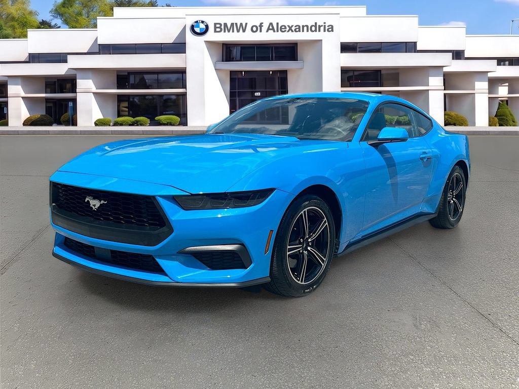 Used 2025 Ford Mustang Coupe RWD image 3