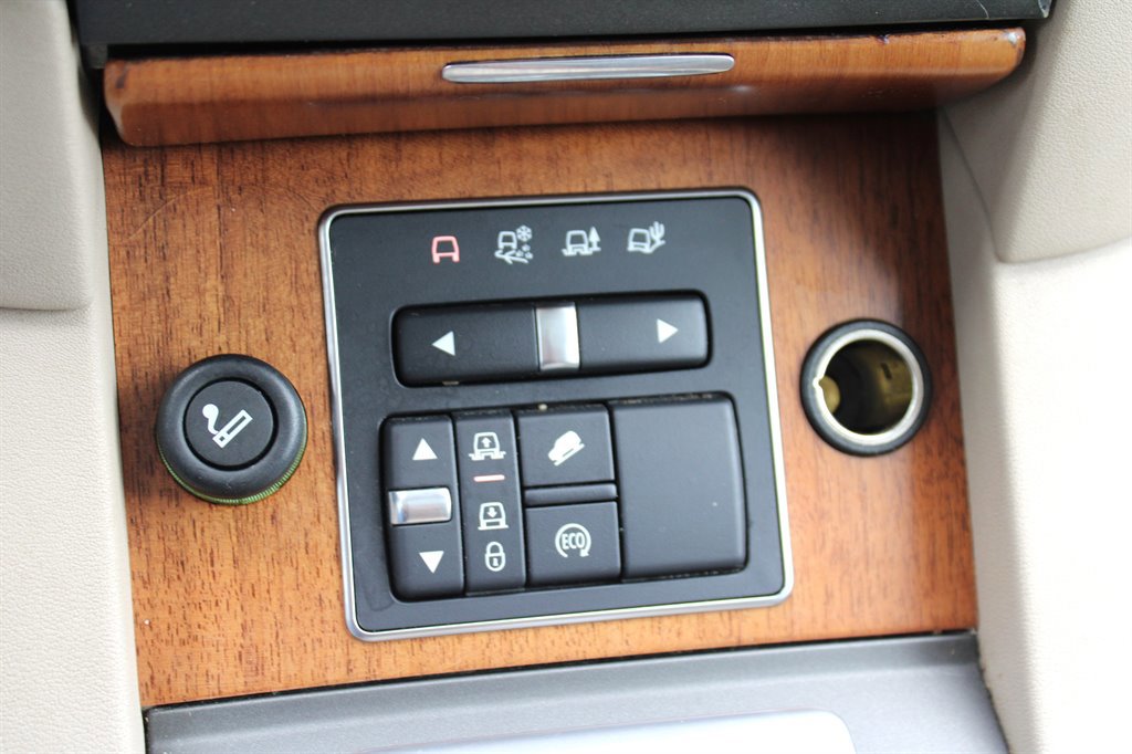 Used 2015 Land Rover LR4 HSE LUX image 34