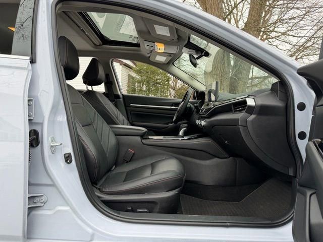 Used 2025 Nissan Altima 2.5 SR w/ SR Premium Package image 9