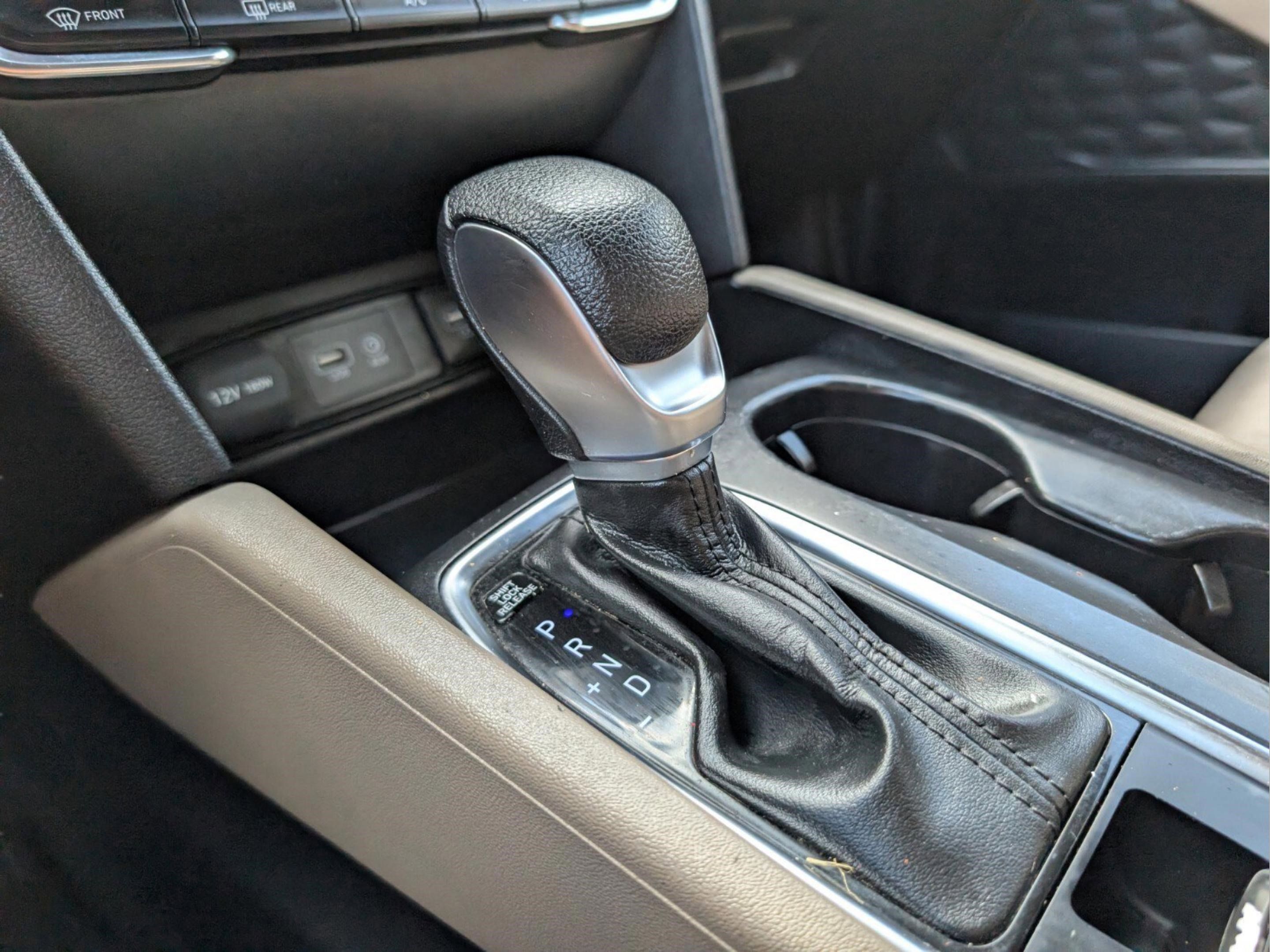 Used 2020 Hyundai Santa Fe SE image 38