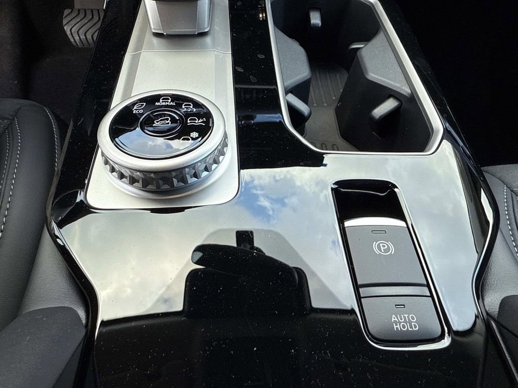 New 2026 Mitsubishi Outlander SE image 32